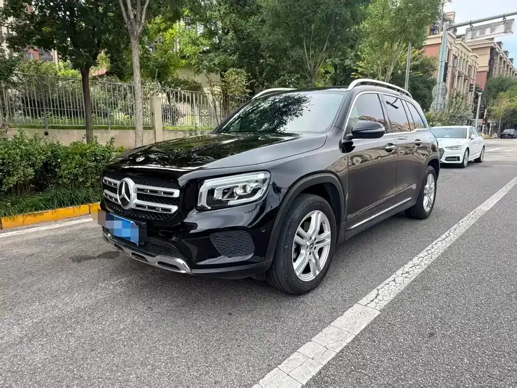 Mercedes-Benz GLB — фото 1