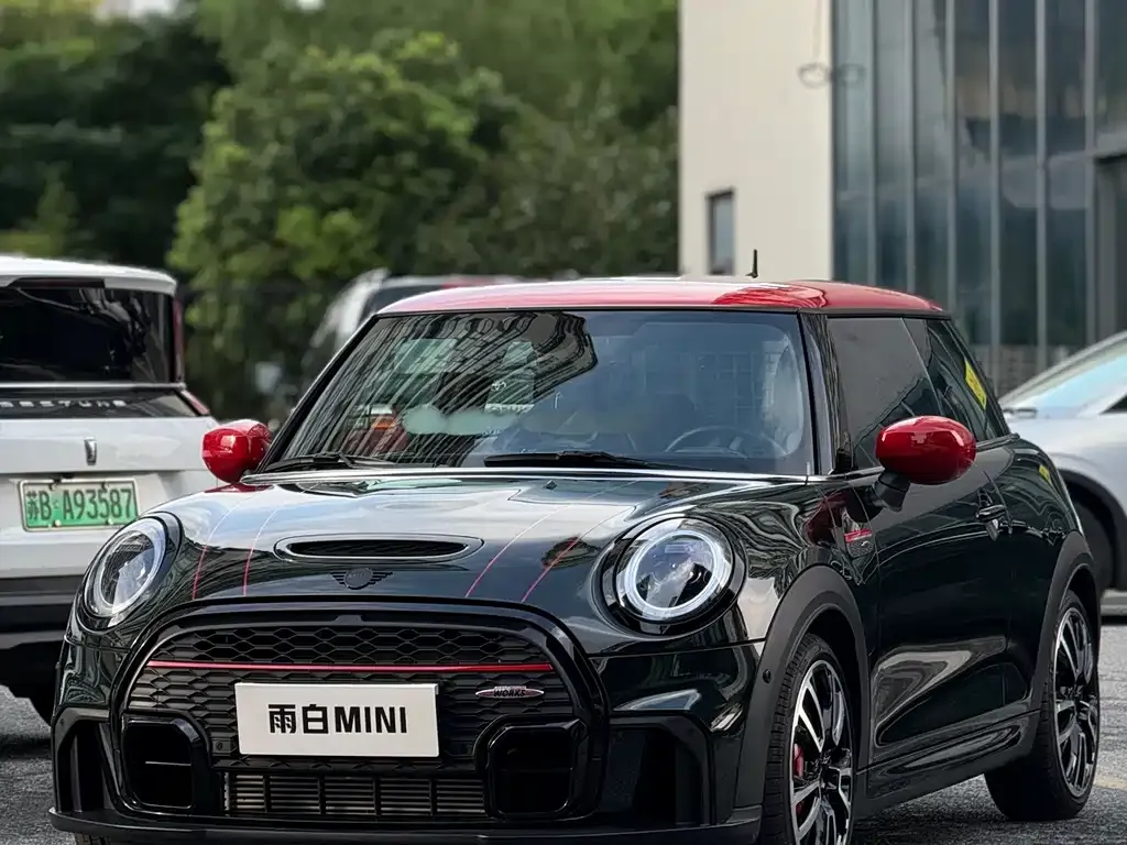 MINI JCW (John Cooper Works) — фото 1