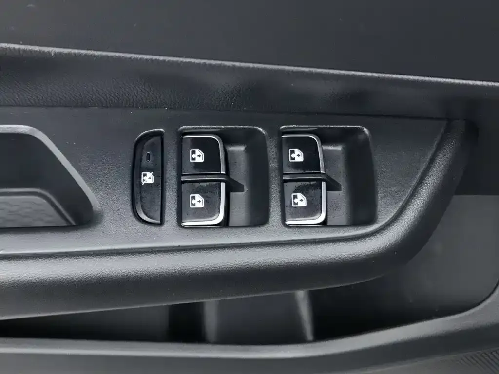 Hongqi E-QM5 — фото 6