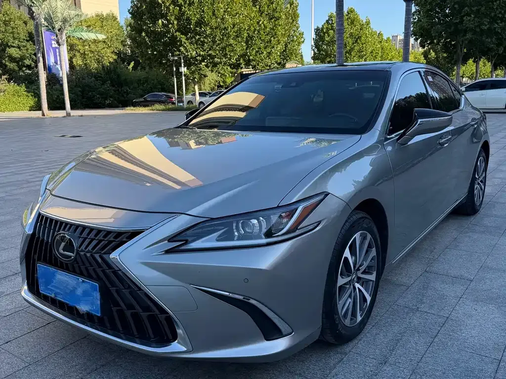 Lexus ES — фото 1
