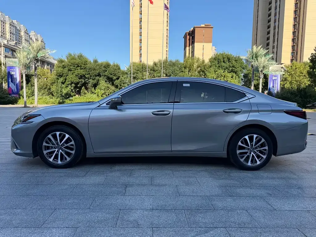 Lexus ES — фото 5