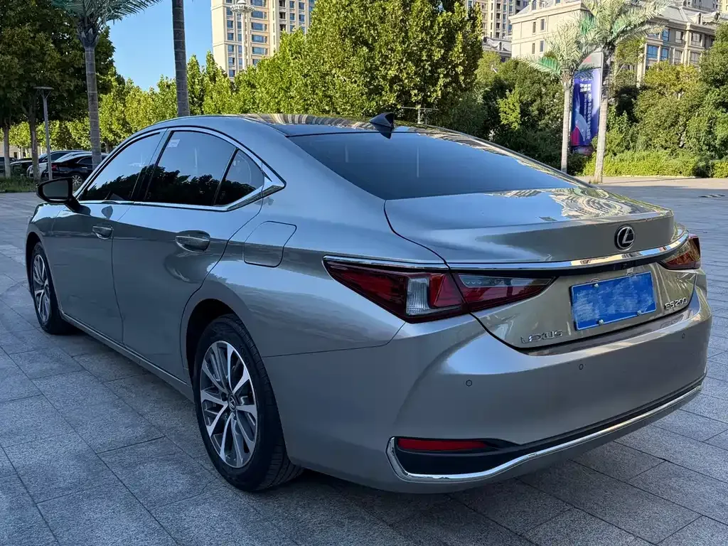 Lexus ES — фото 7