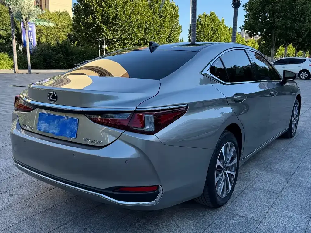 Lexus ES — фото 9