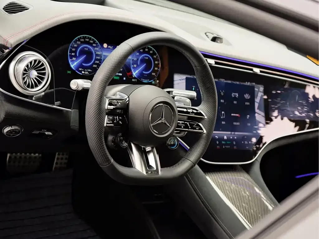 Mercedes-Benz EQS AMG — фото 10