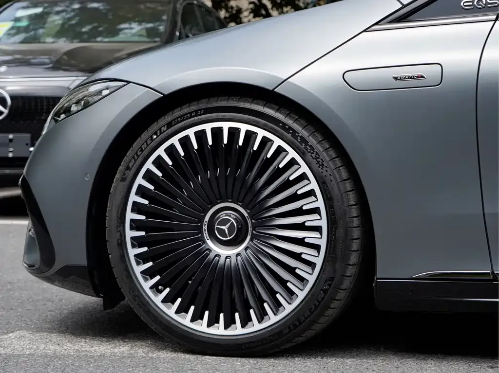 Mercedes-Benz EQS AMG — фото 7
