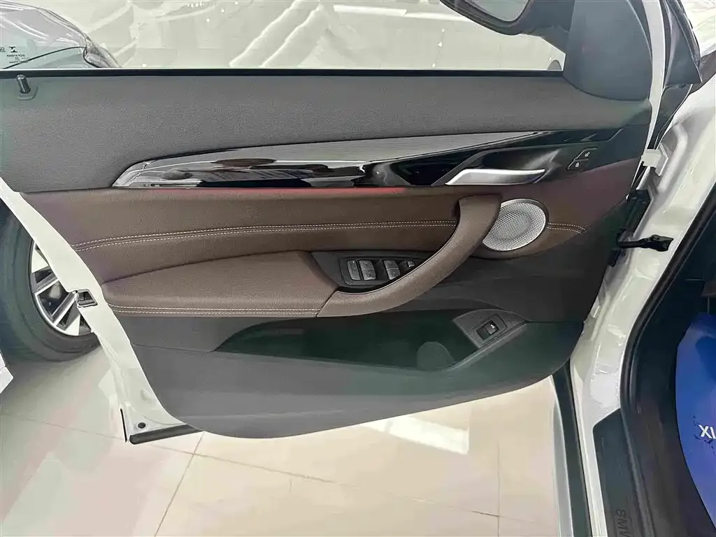 BMW X1 — фото 8