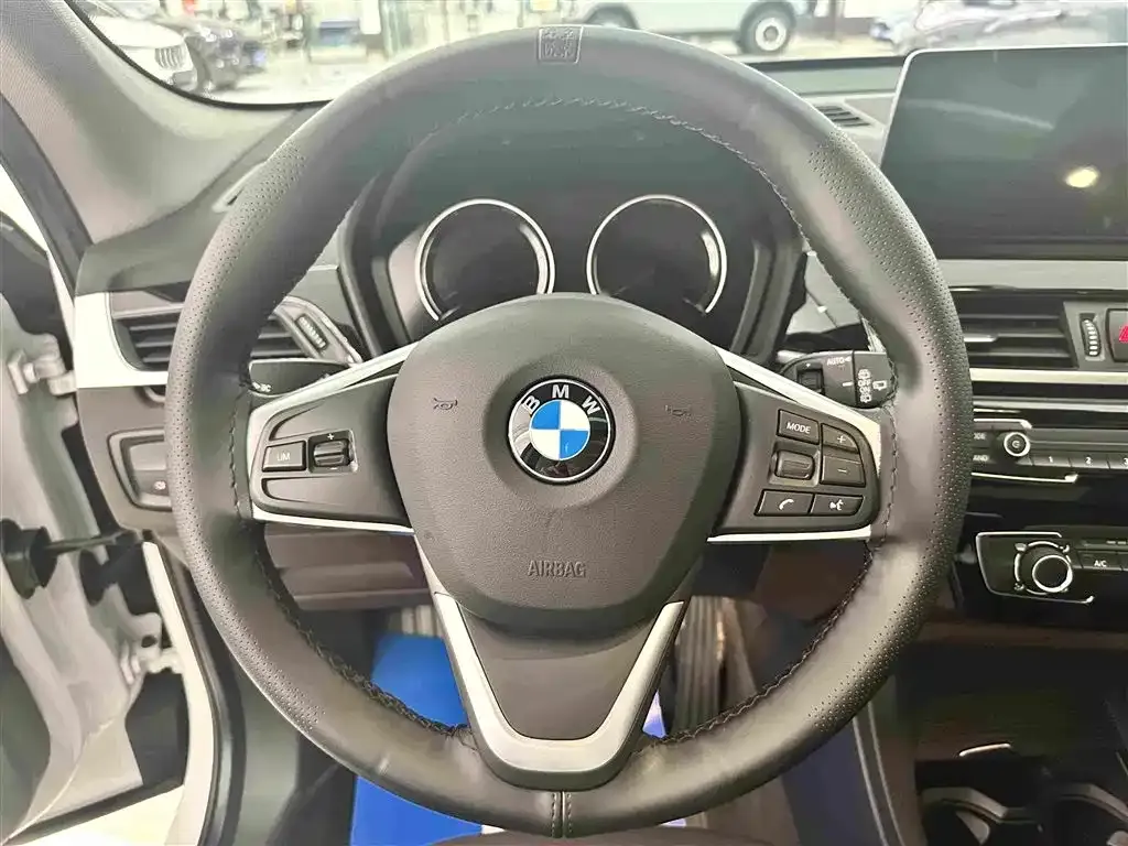 BMW X1 — фото 9