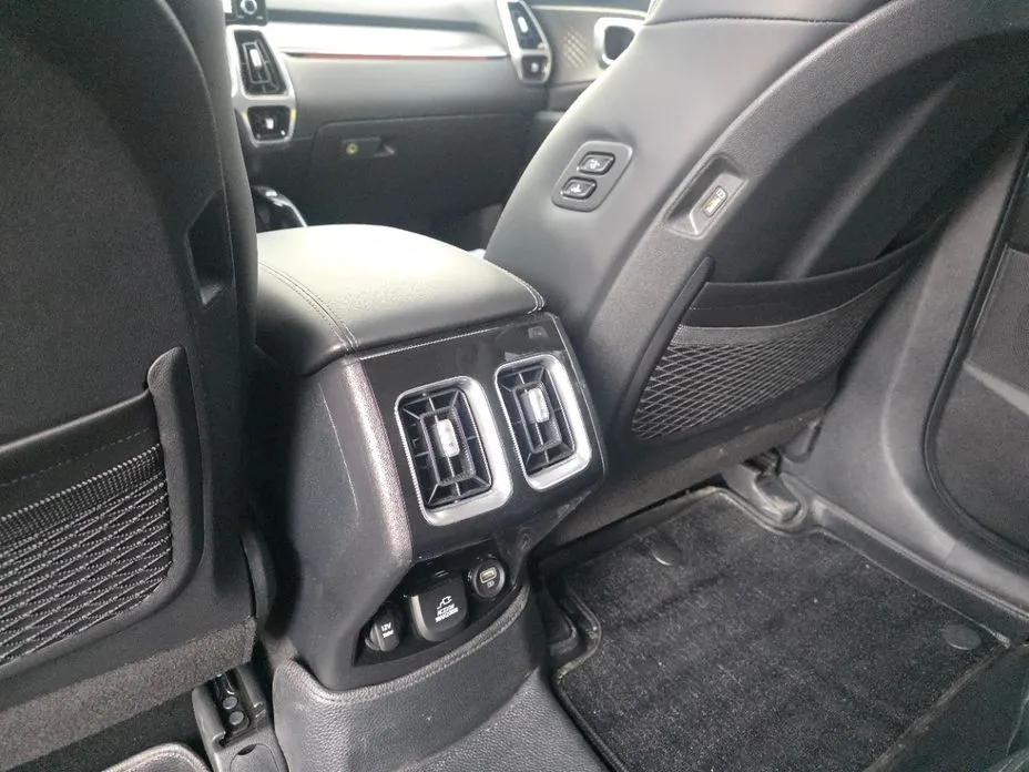 Kia Sorento — фото 8