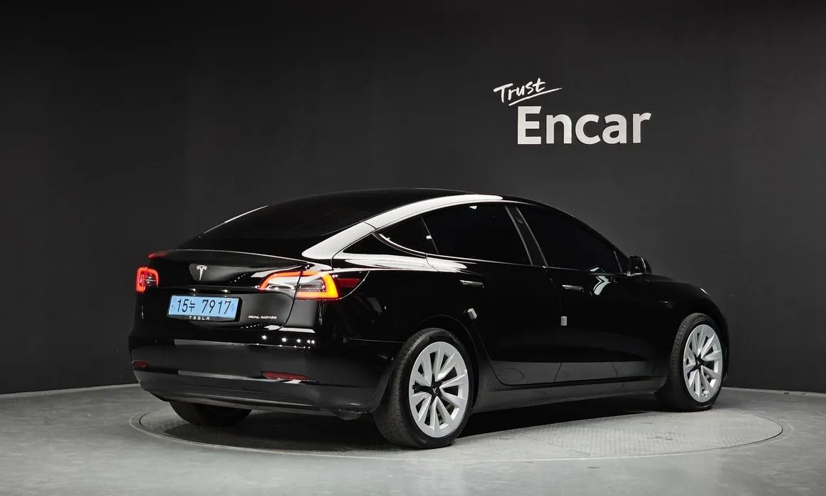 Tesla Model 3 — фото 2