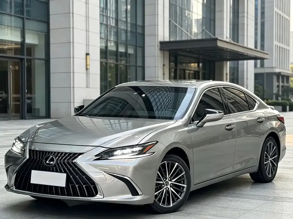 Lexus ES — фото 1