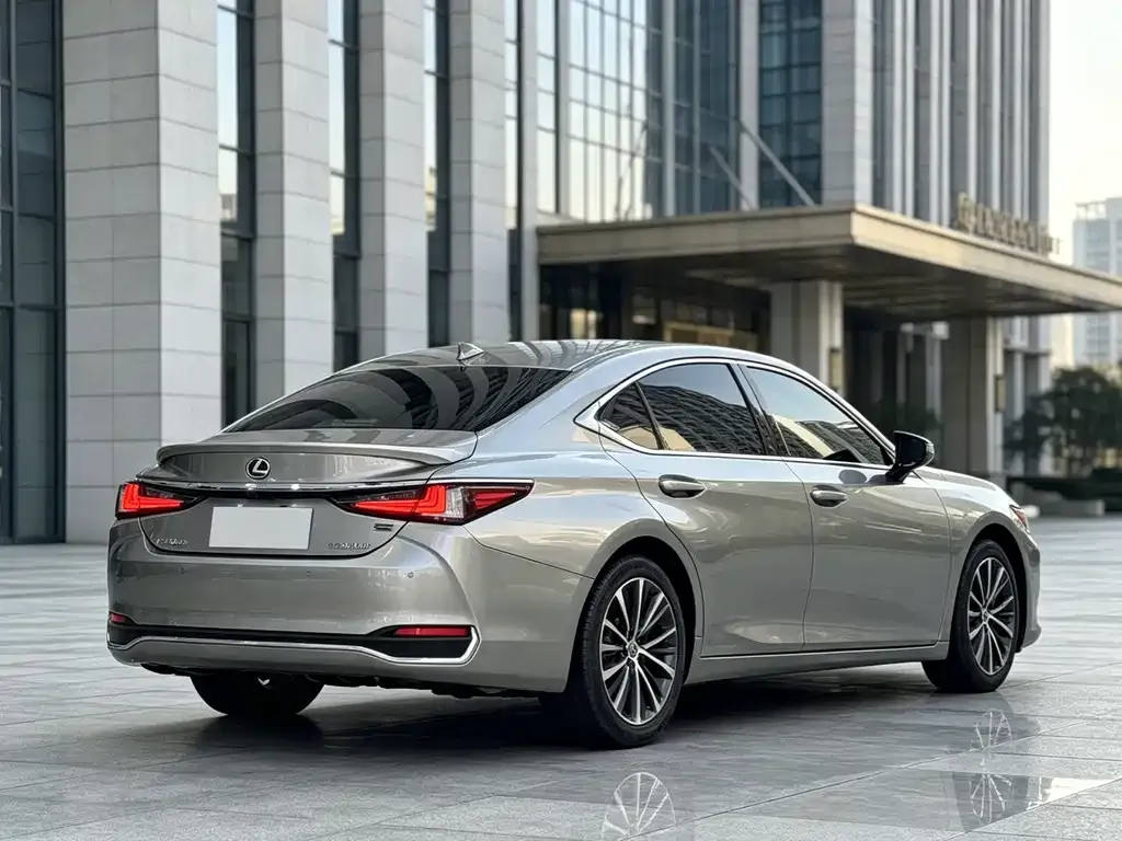 Lexus ES — фото 3