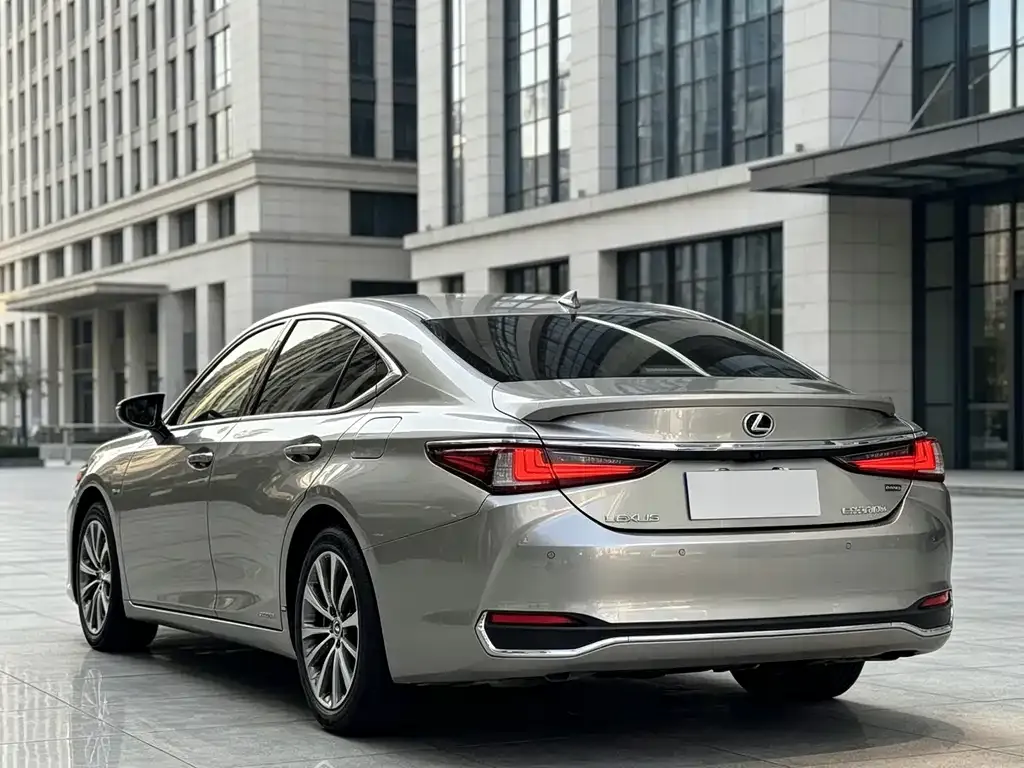 Lexus ES — фото 8