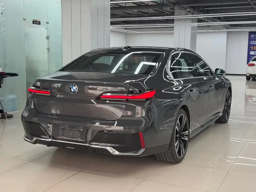 BMW i7 — фото 5