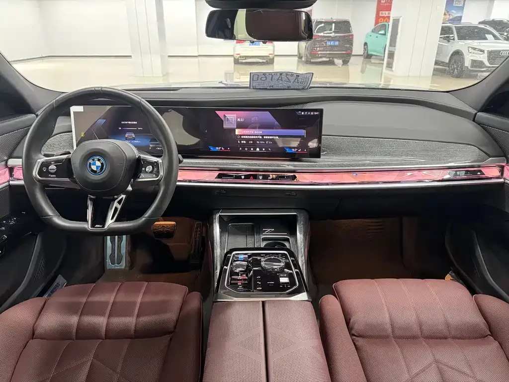 BMW i7 — фото 10