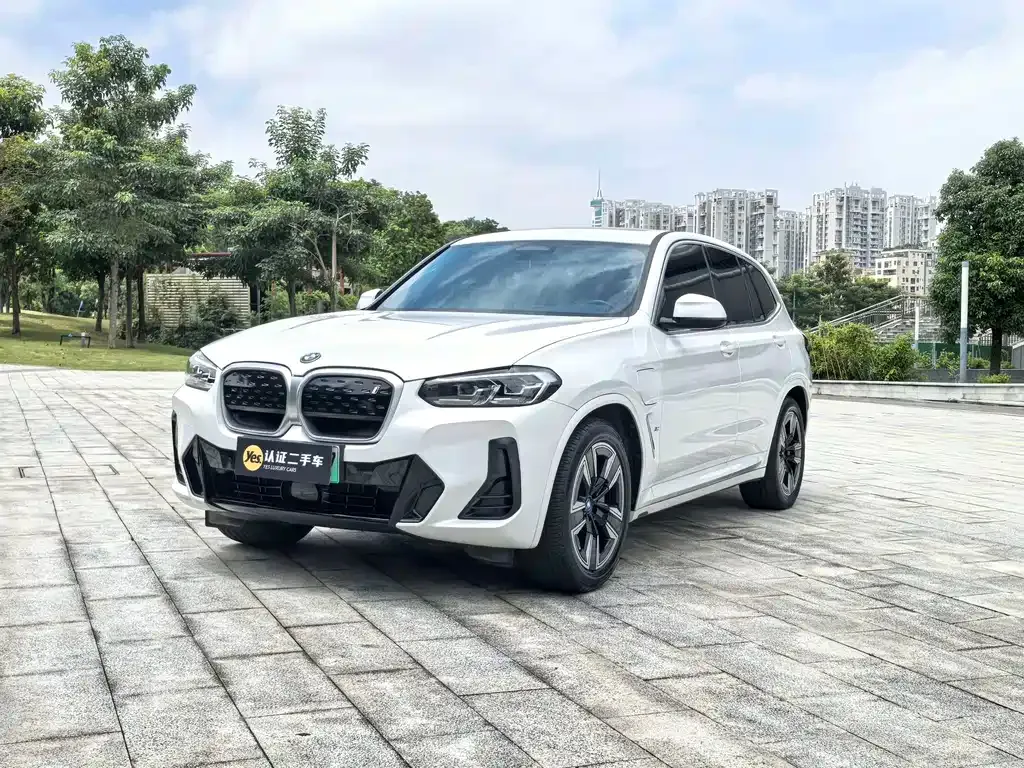 BMW iX3 — фото 1