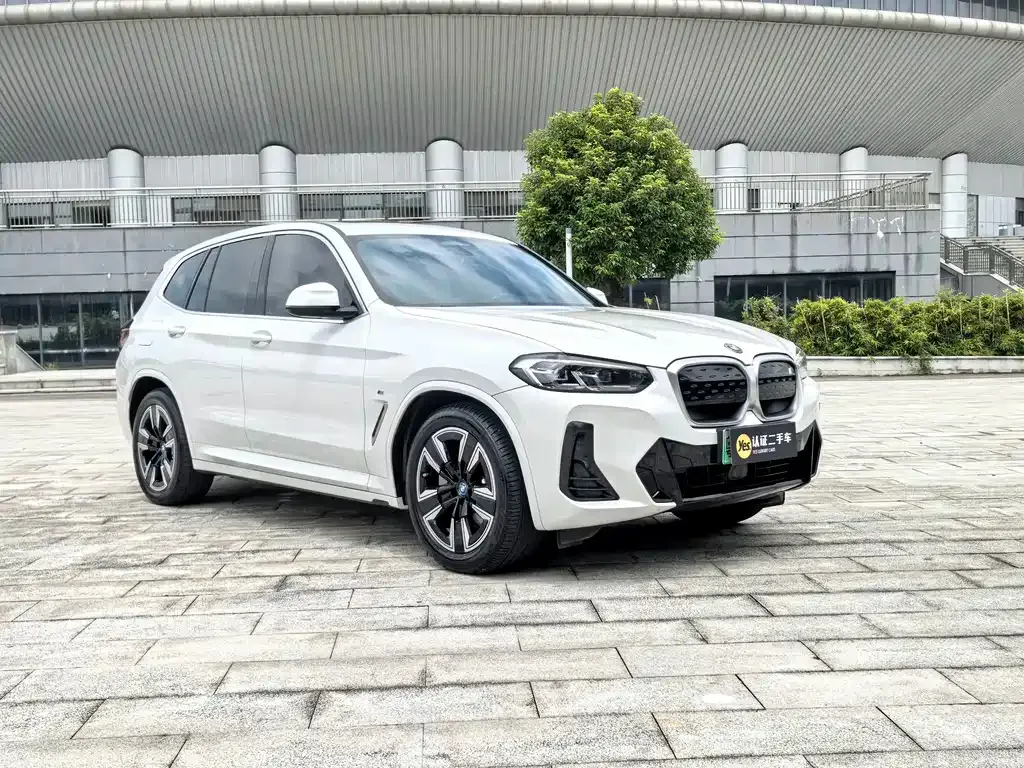 BMW iX3 — фото 6