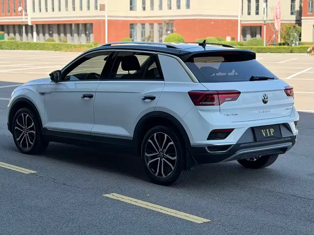Volkswagen T-Roc — фото 6