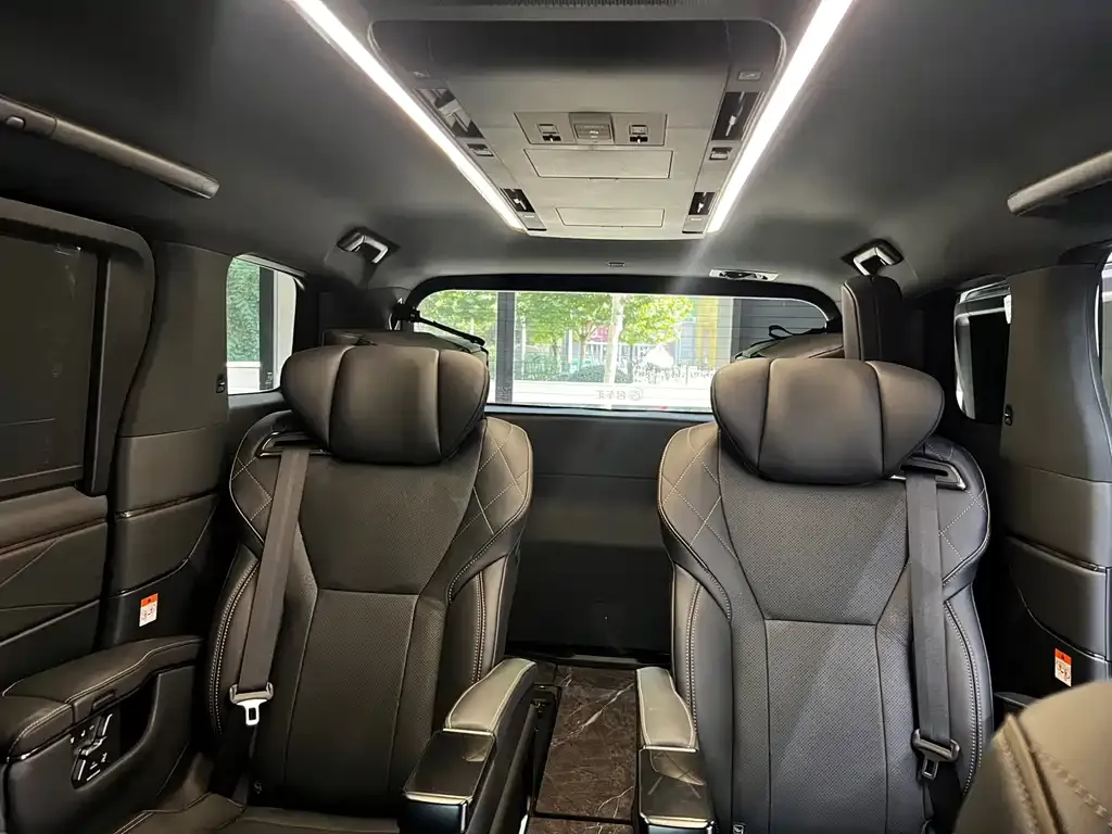 Toyota Alphard — фото 10