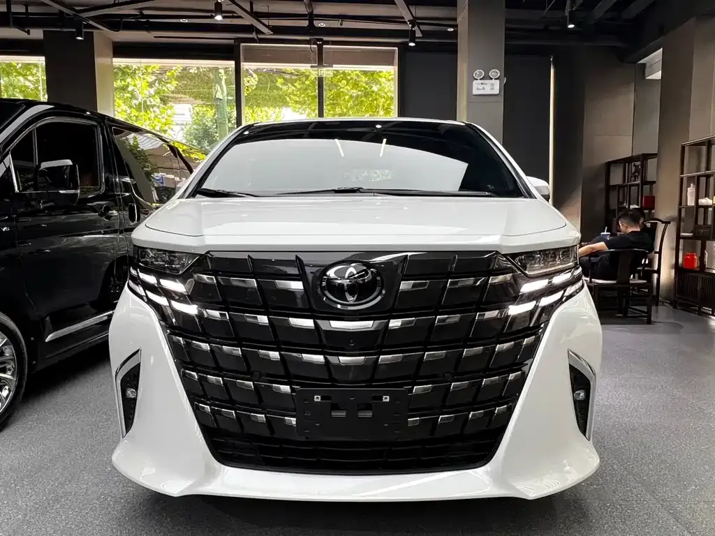 Toyota Alphard — фото 6