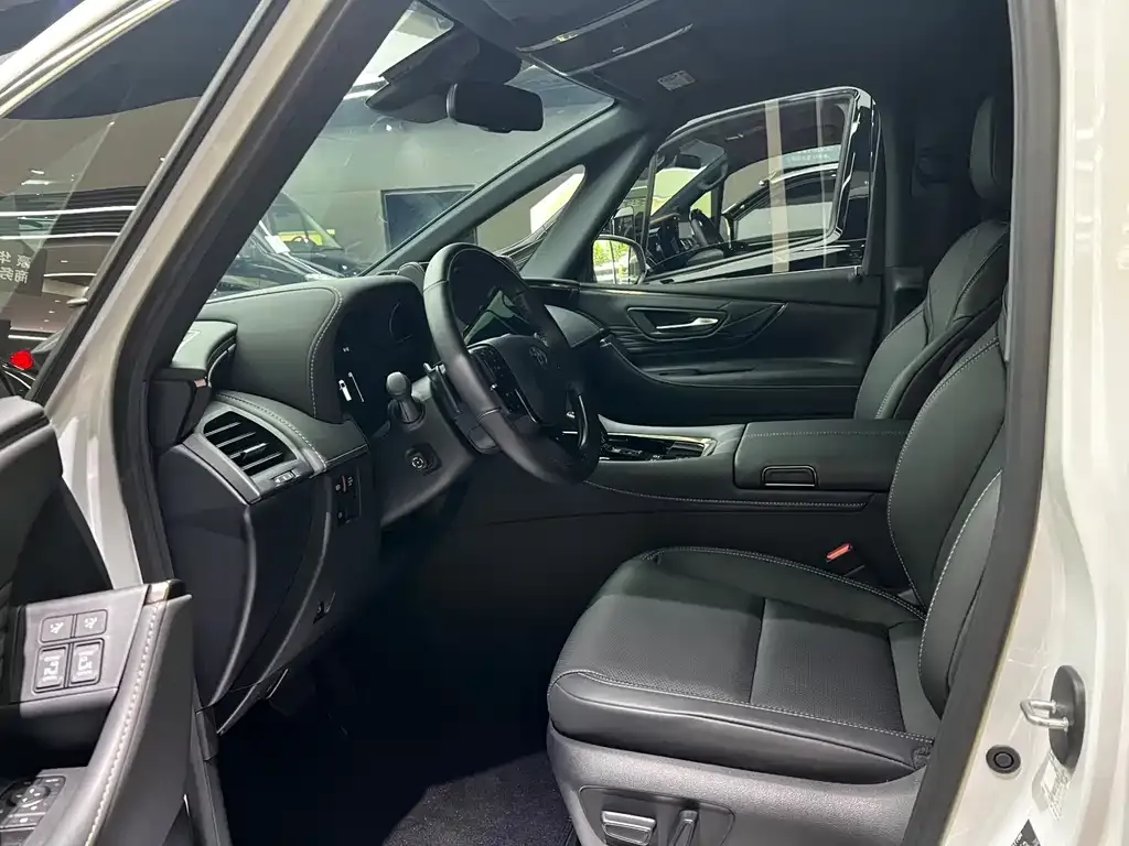 Toyota Alphard — фото 3