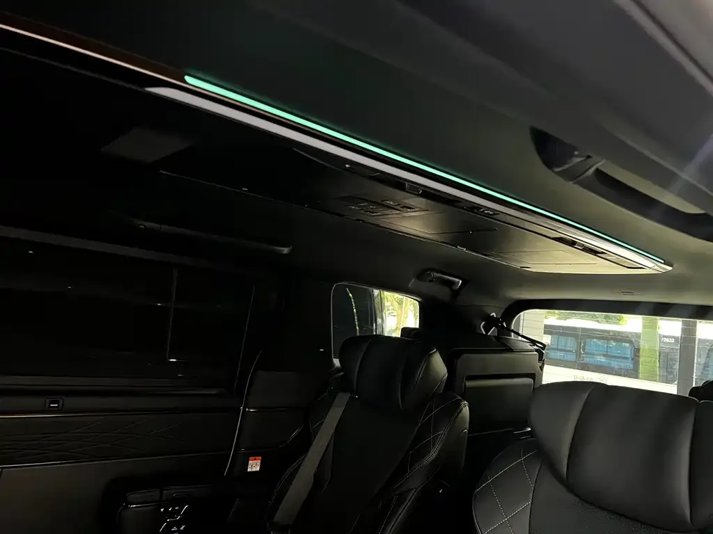Toyota Alphard — фото 2