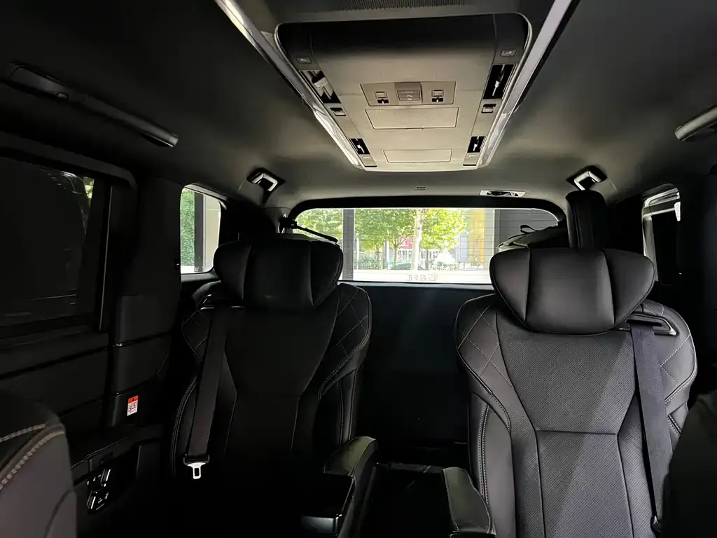 Toyota Alphard — фото 9