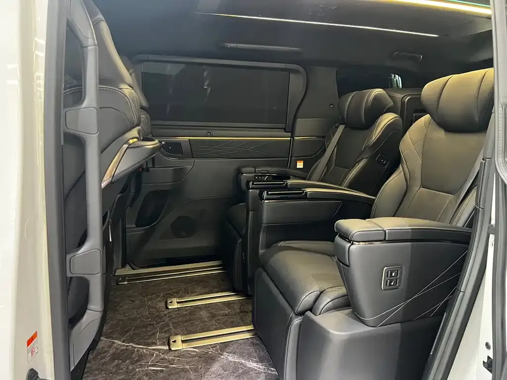 Toyota Alphard — фото 4