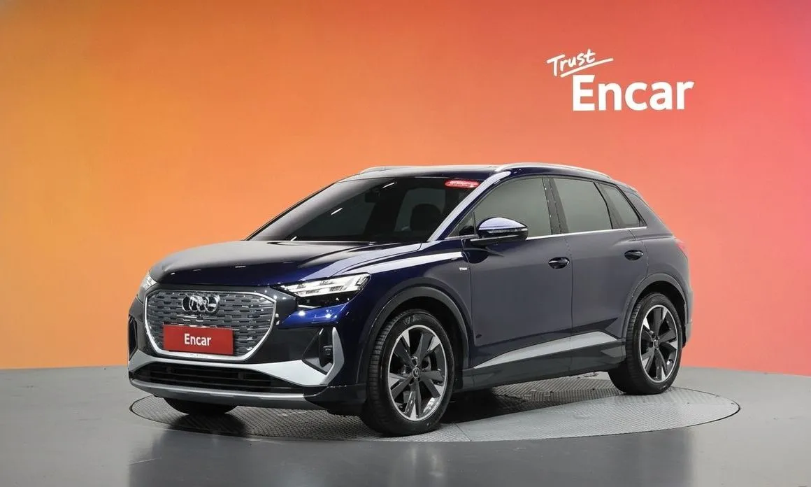 Audi Q4 e-tron — фото 1