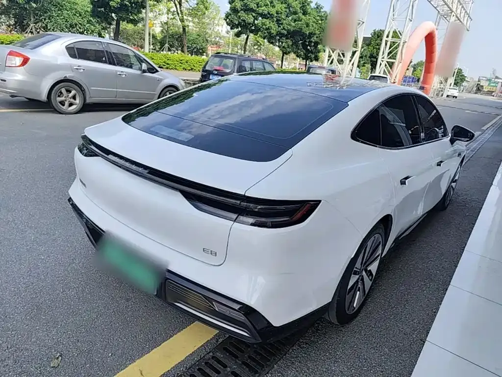 Geely Galaxy E8 — фото 10