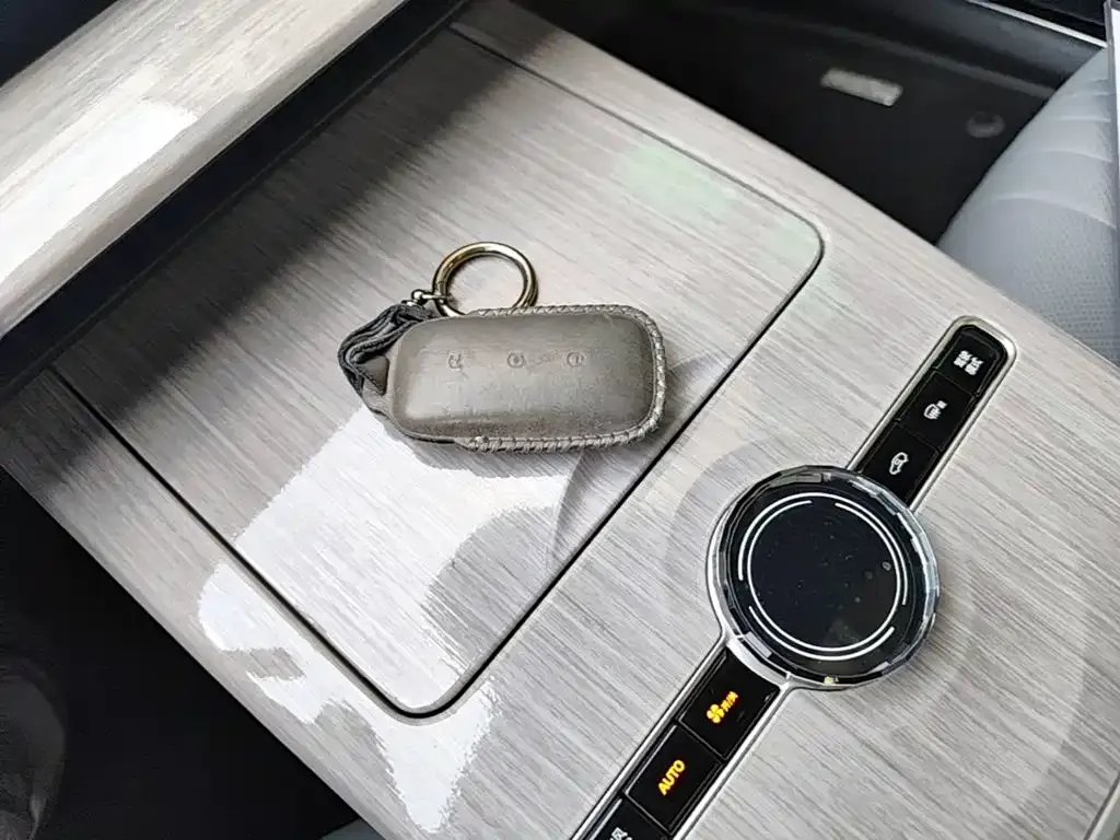 Geely Galaxy E8 — фото 3