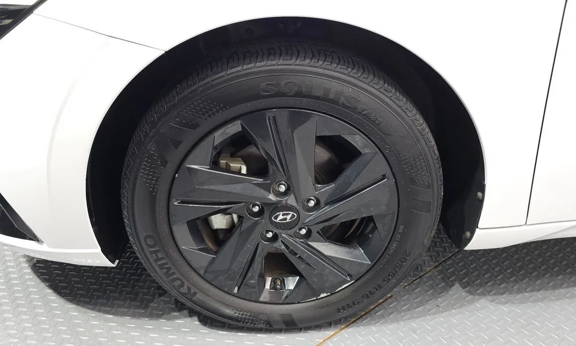 Hyundai AVANTE — фото 10