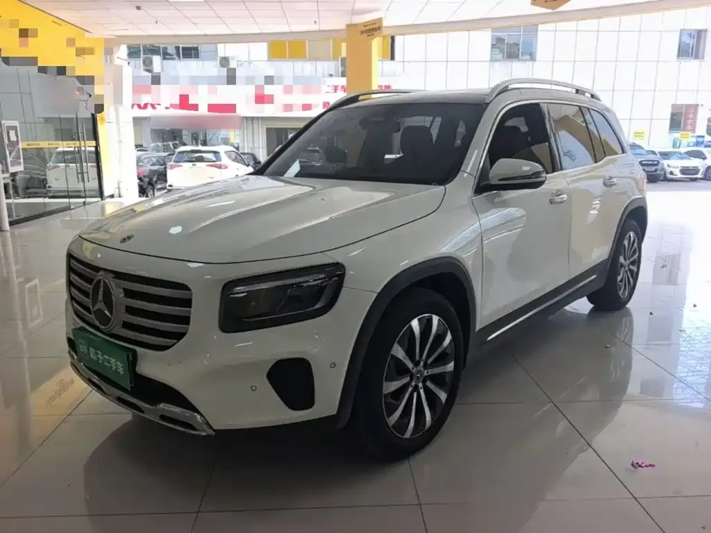 Mercedes-Benz GLB — фото 1