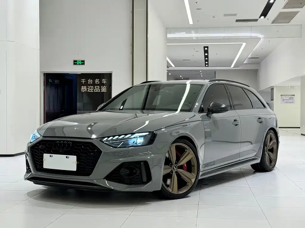 Audi RS 4 — фото 1