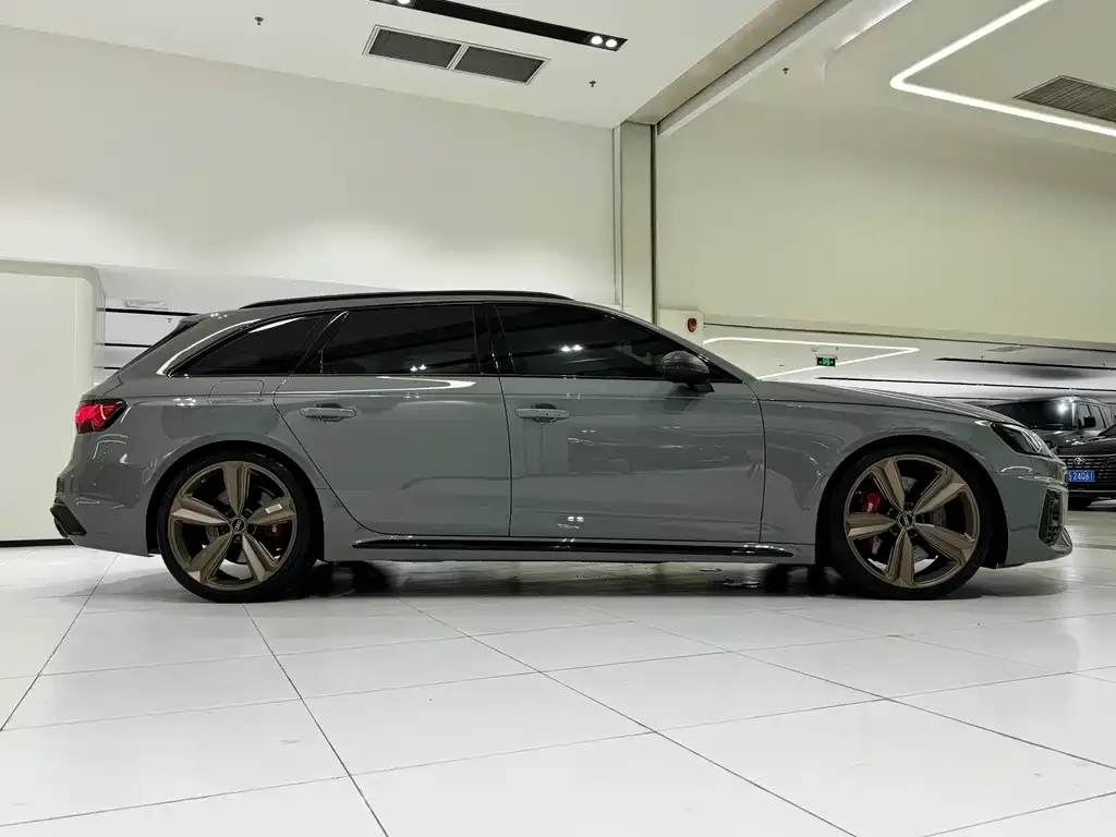 Audi RS 4 — фото 3