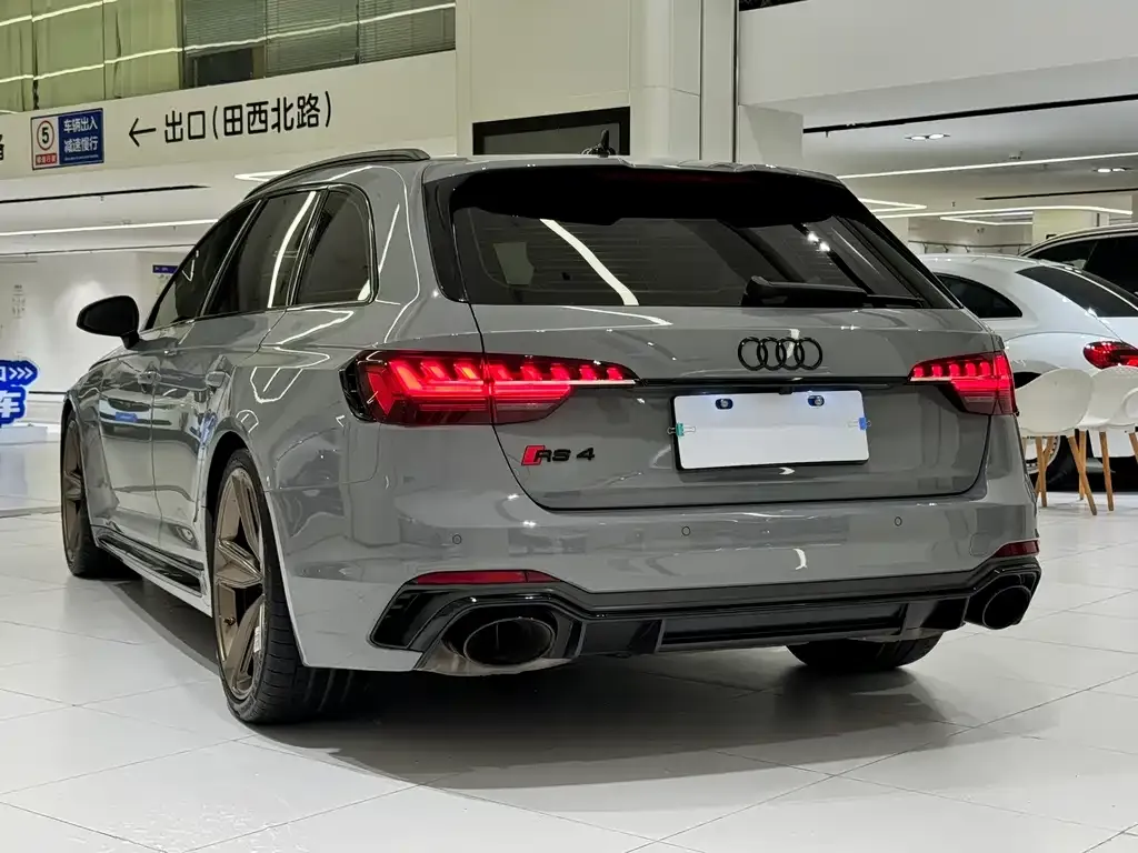 Audi RS 4 — фото 6