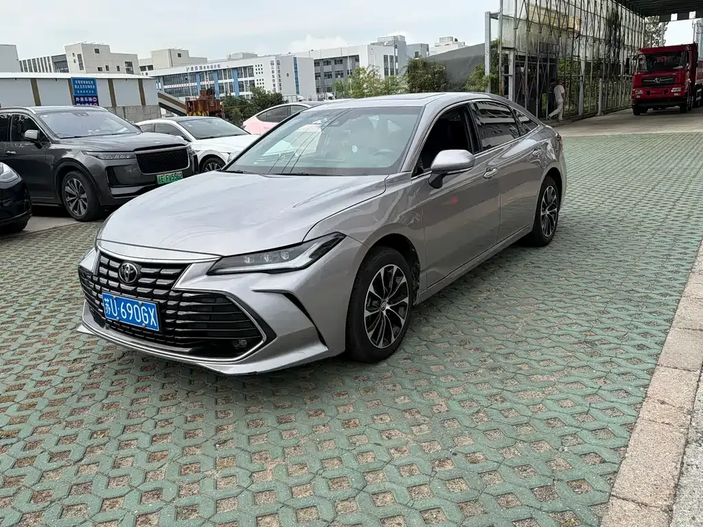 Toyota Avalon — фото 1