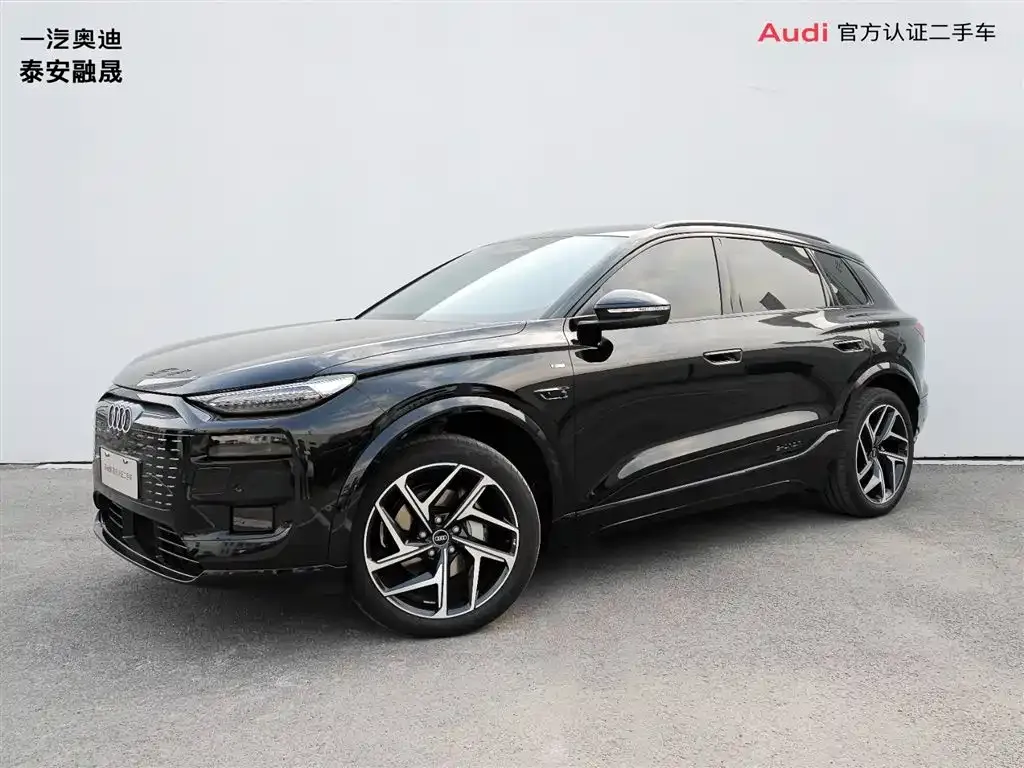 Audi Q6L e-tron — фото 1