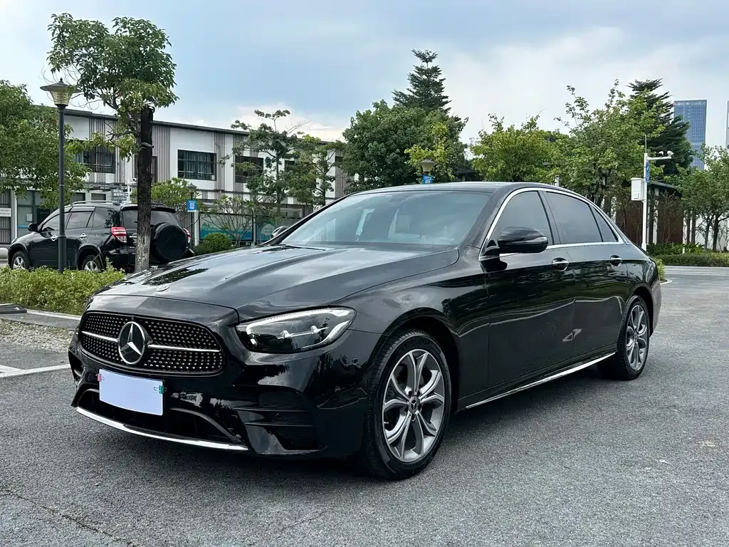 Mercedes-Benz E-Class — фото 1
