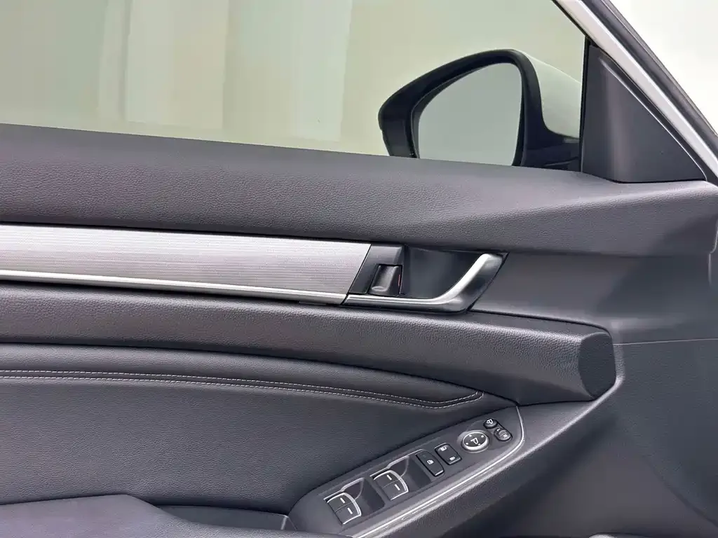 Honda Accord — фото 10