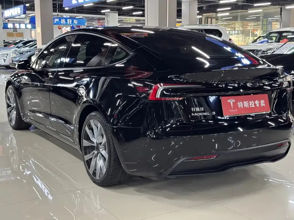 Tesla Model 3 — фото 5