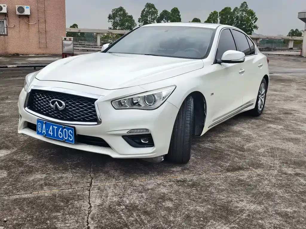 Infiniti Q50L — фото 1