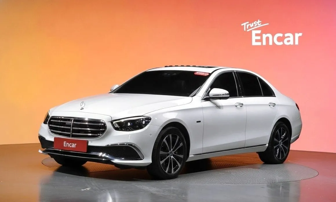 Mercedes-Benz E-Class — фото 1