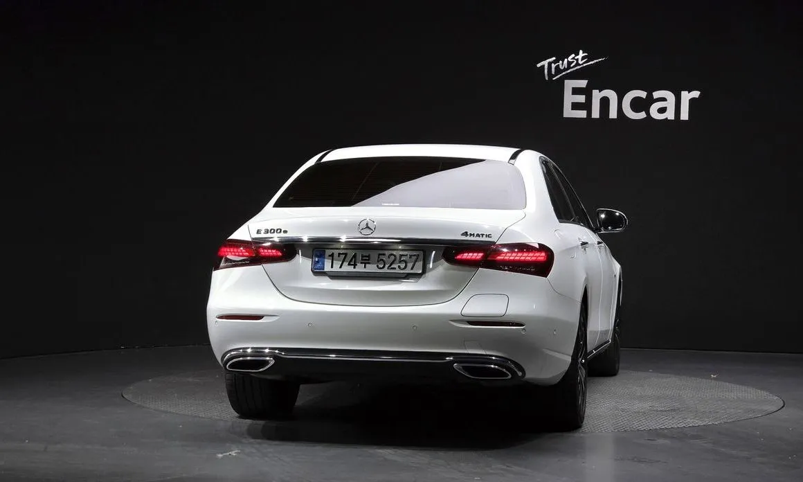 Mercedes-Benz E-Class — фото 10