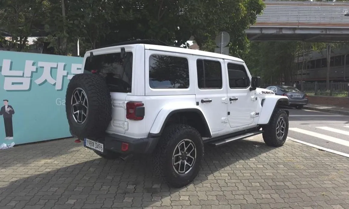 Jeep Wrangler — фото 7