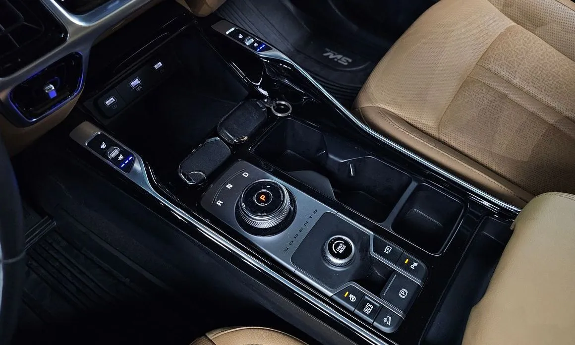 Kia Sorento — фото 8
