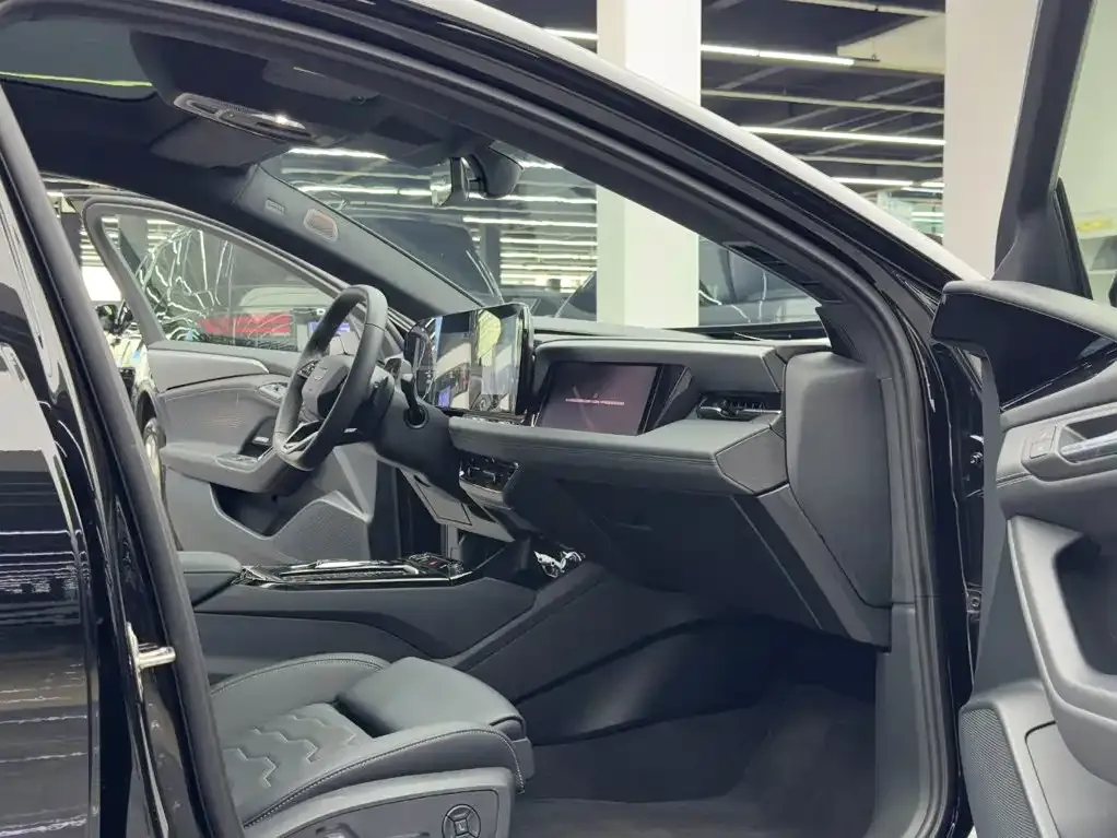 Audi A6L e-tron — фото 3