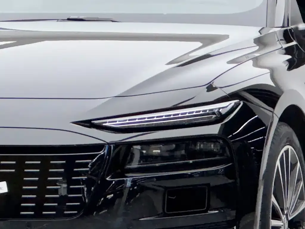 Audi A6L e-tron — фото 4