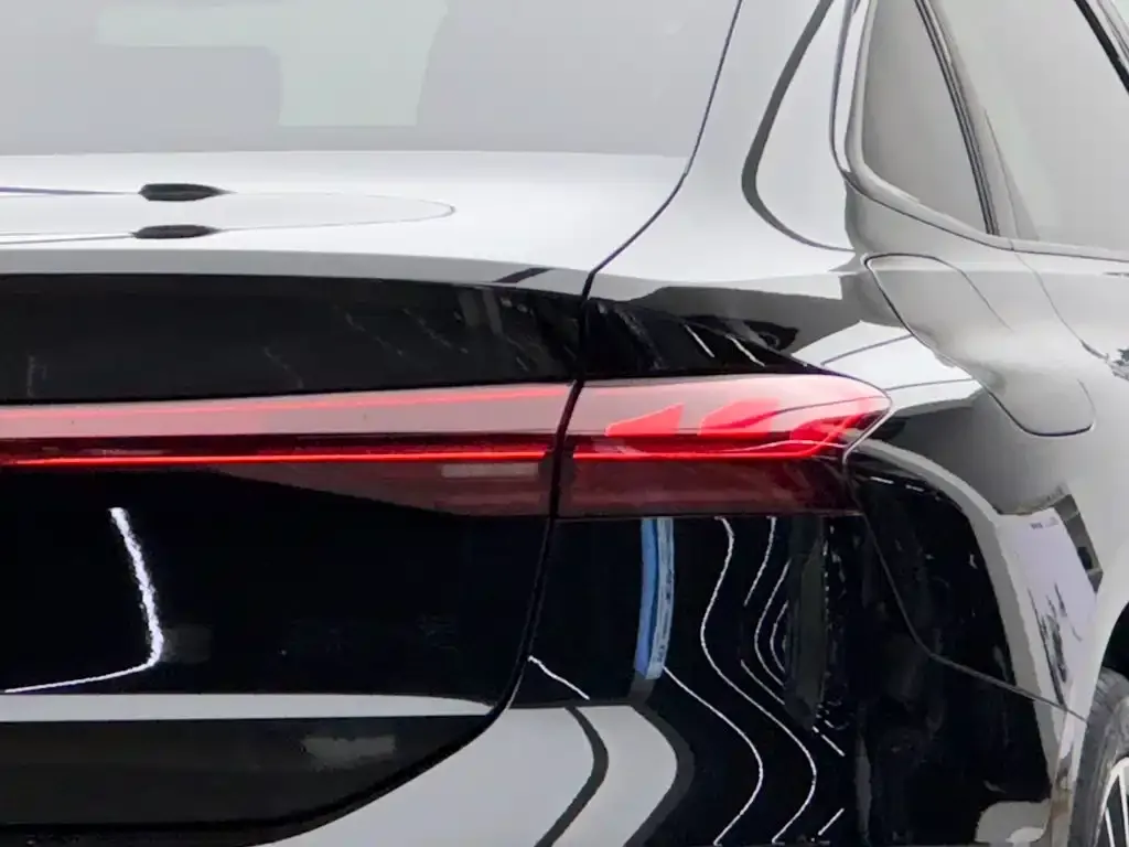 Audi A6L e-tron — фото 2