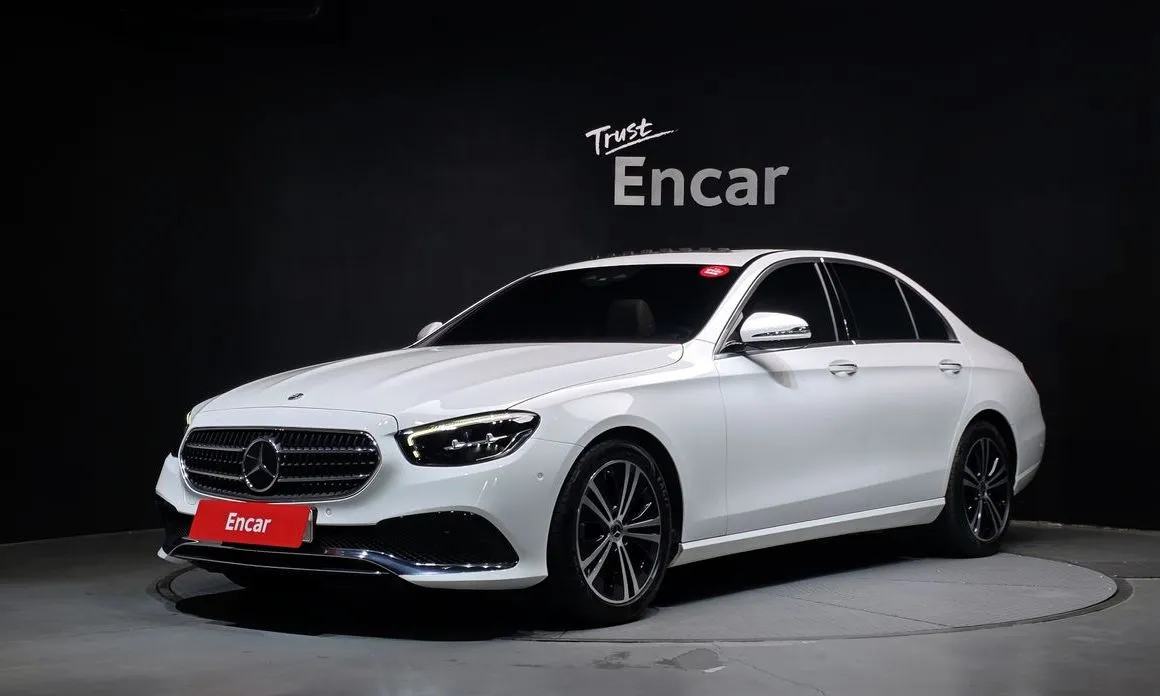 Mercedes-Benz E-Class — фото 1