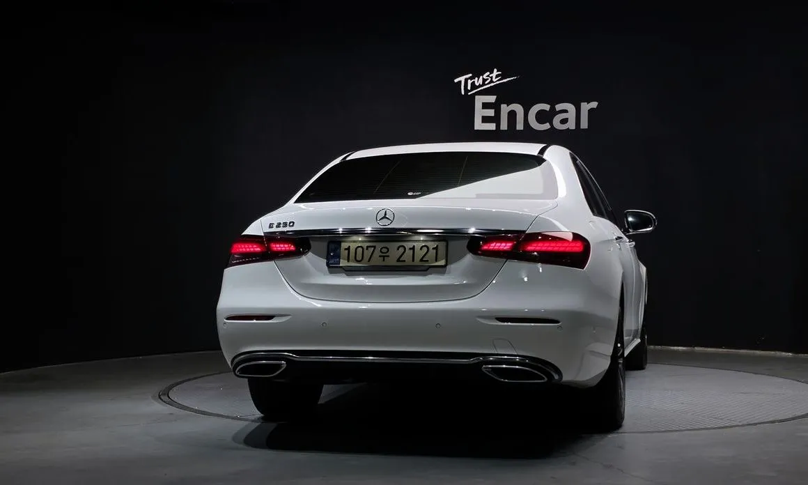 Mercedes-Benz E-Class — фото 4